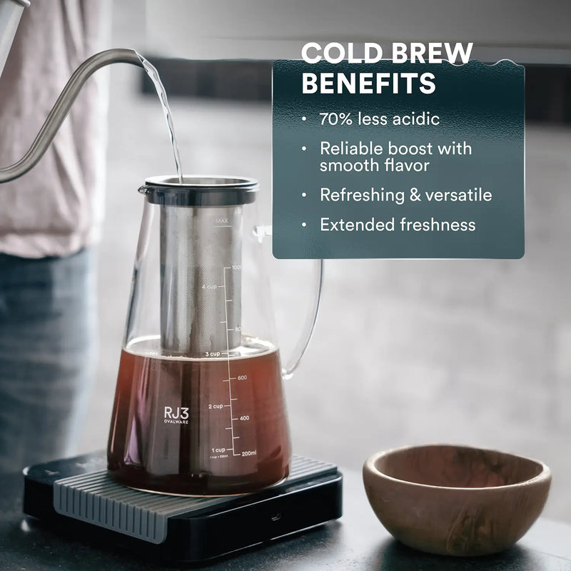 Cold Brew benefits: the cold brew coffee is less acidic, has a smoother coffee flavor and extended freshness