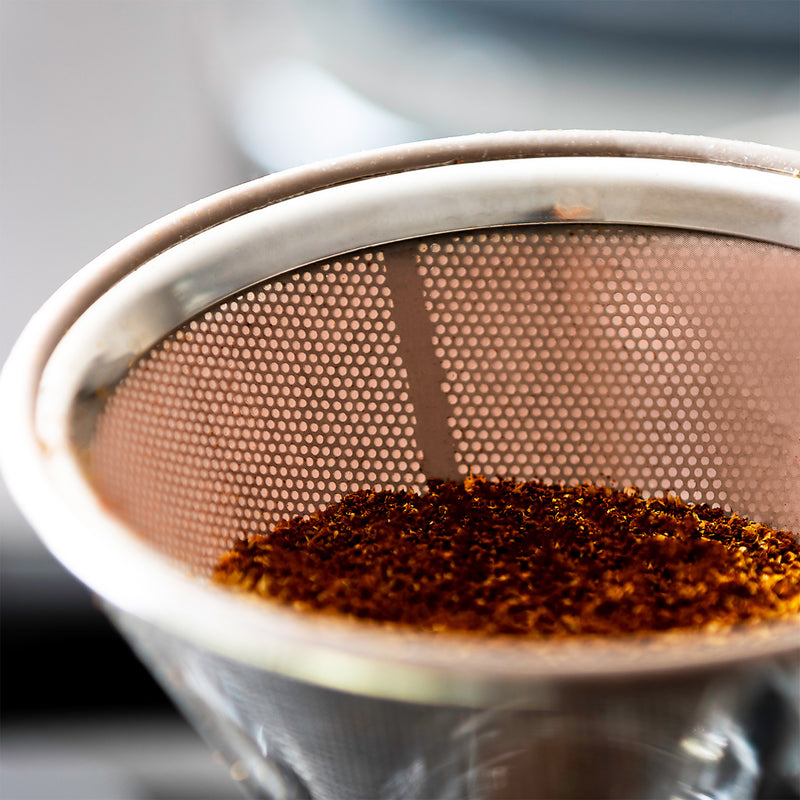 Metal coffee filters guarantee a richer, fuller taste you can count on and preserve more essential oils and nutrients than paper filters, while eliminating unwanted “papery” taste to give you more decadent, fuller coffee