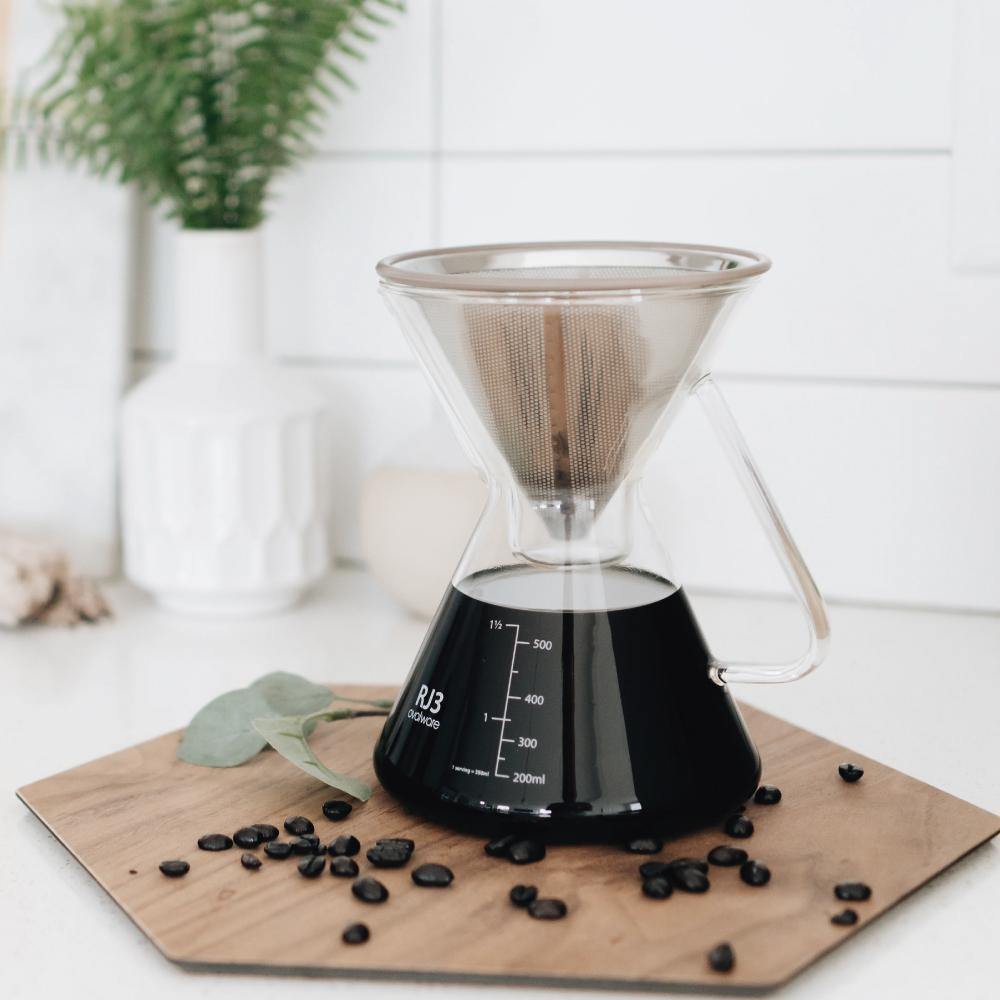 Coffee pot with filter clearance